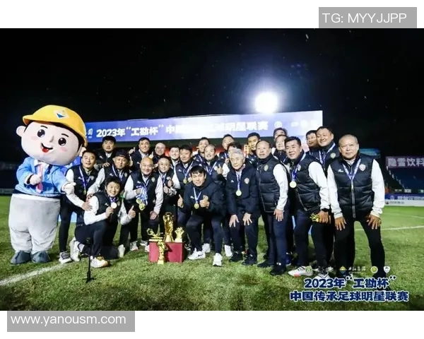 外国足球明星与中国球迷亲密互动 共话足球梦想与文化交流